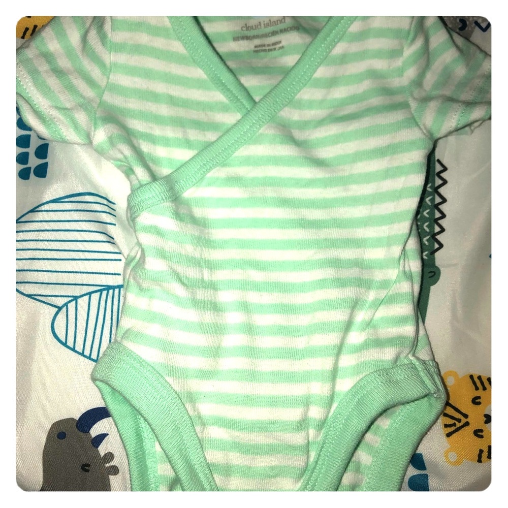 3 NB short sleeve unisex onesies